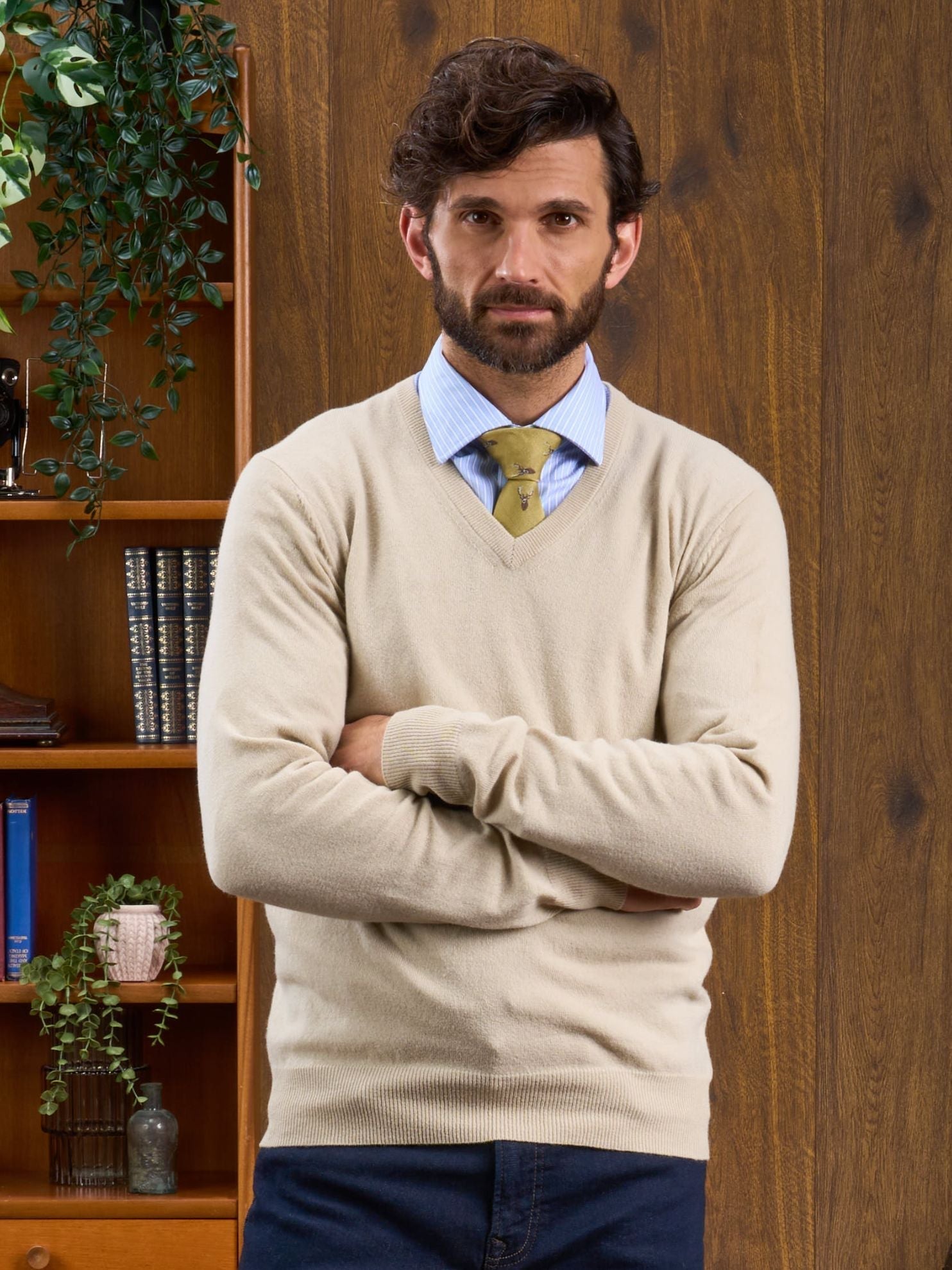 Geelong Wool Vee Neck Jumper in Natural